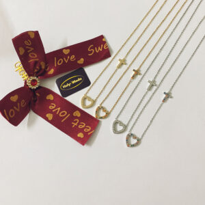 Chaine croix et cœur avec pierre